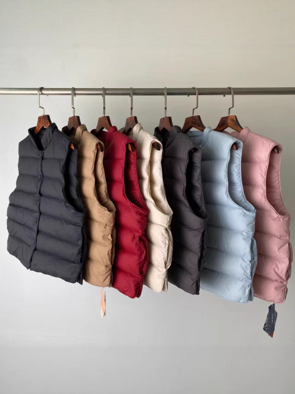 Putnu pūka veste, pūka saturs 86-90%, poliestera audums, stāvošā apkakle