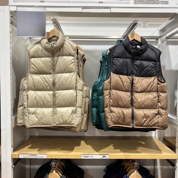 Unisex ziemas viegla pūka veste ar corduroy virsējā auduma, balta pīļu pūka 55–60% pilda, <100 g pildījums, kapuce, stāvošā apkakle, galvenais materiāls polipropilēns