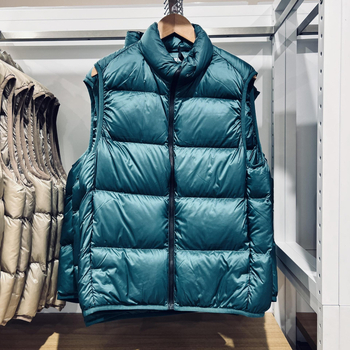 Unisex ziemas viegla pūka veste ar corduroy virsējā auduma, balta pīļu pūka 55–60% pilda, <100 g pildījums, kapuce, stāvošā apkakle, galvenais materiāls polipropilēns