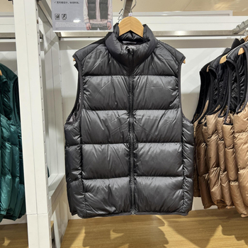 Unisex ziemas viegla pūka veste ar corduroy virsējā auduma, balta pīļu pūka 55–60% pilda, <100 g pildījums, kapuce, stāvošā apkakle, galvenais materiāls polipropilēns
