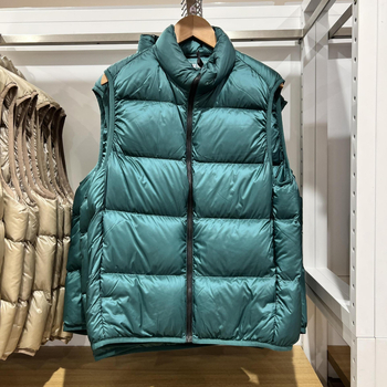 Unisex ziemas viegla pūka veste ar corduroy virsējā auduma, balta pīļu pūka 55–60% pilda, <100 g pildījums, kapuce, stāvošā apkakle, galvenais materiāls polipropilēns