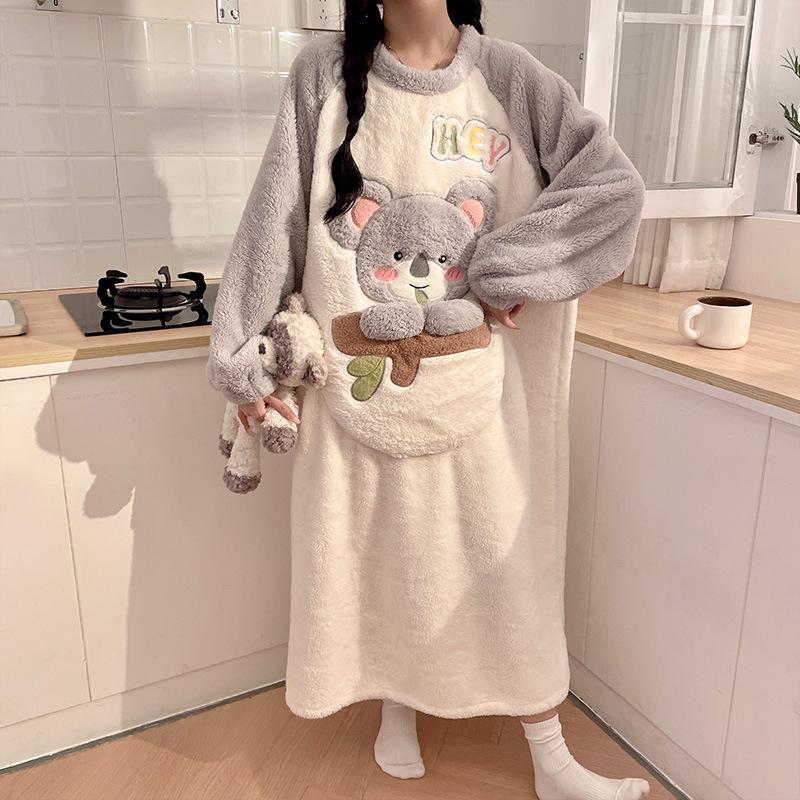 Плюшена флийс нощница за жени, модел едно парче, дебелина 251–300 г/м², кръгло деколте, дълги ръкави