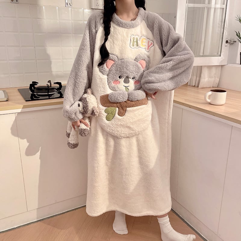 Плюшена флийс нощница за жени, модел едно парче, дебелина 251–300 г/м², кръгло деколте, дълги ръкави