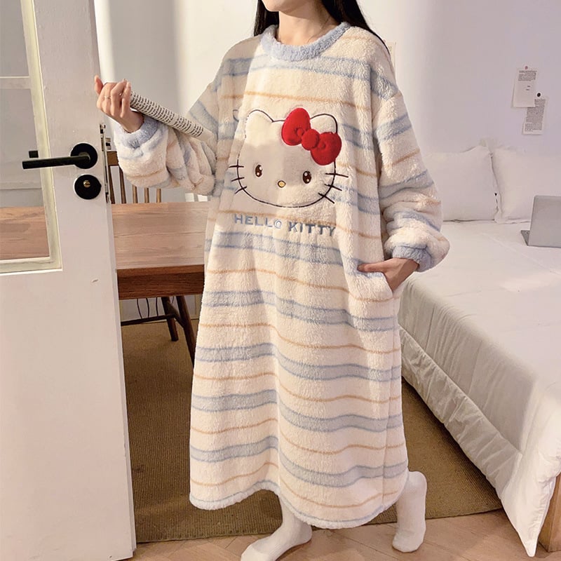 Плюшена флийс нощница за жени, модел едно парче, дебелина 251–300 г/м², кръгло деколте, дълги ръкави