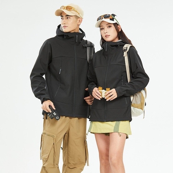 Soft shell vēja izturīga jaka ar kapuci, rāvējslēdzējs, fleces oderējums, brīvā piegriezuma, ziemas jaka ar izšūtu logotipu