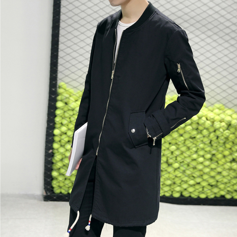 Vīriešu jaka ar stāvošu kaklu, rāvējslēdzējs, vidējā garuma 65–80 cm, ārējais audums 100% kokvilna, iekšējā odere poliesteris