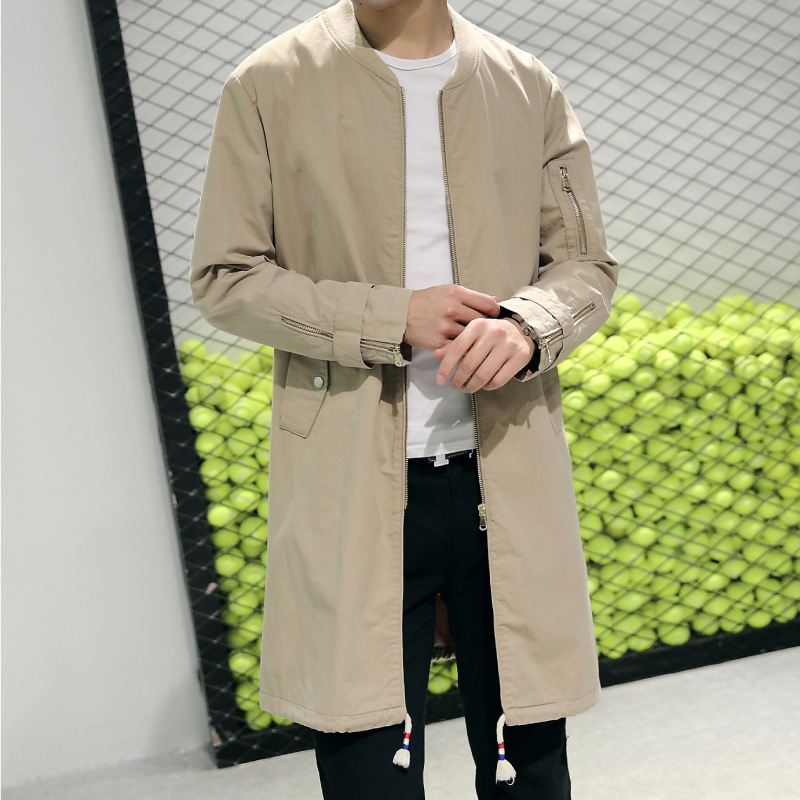 Vīriešu jaka ar stāvošu kaklu, rāvējslēdzējs, vidējā garuma 65–80 cm, ārējais audums 100% kokvilna, iekšējā odere poliesteris