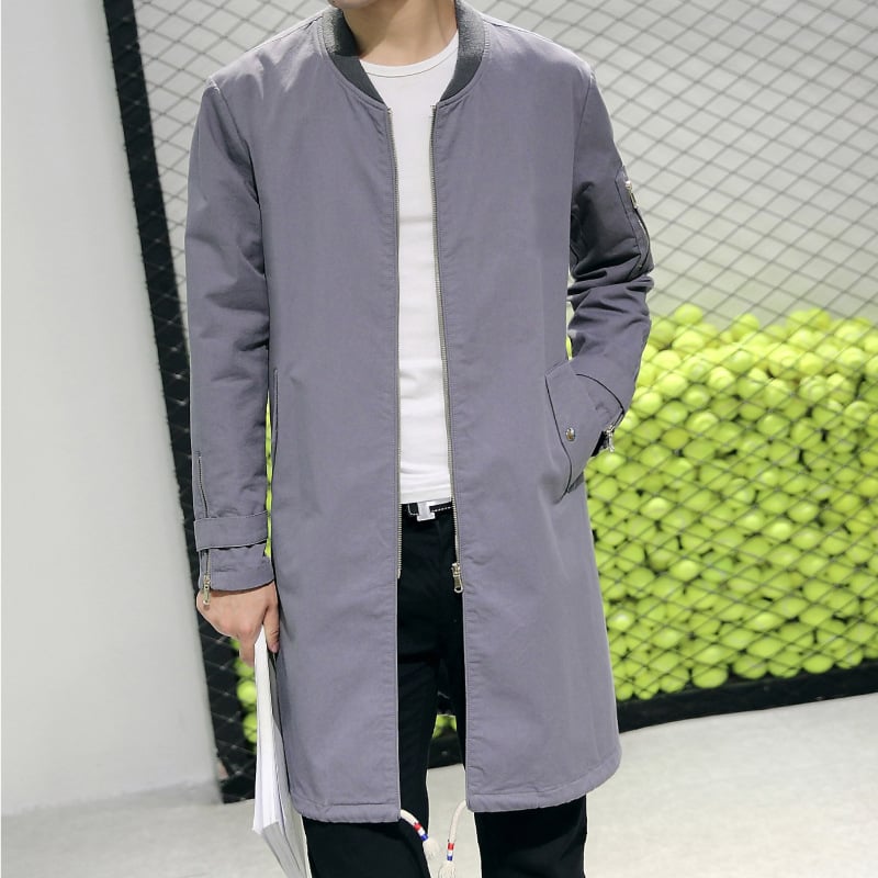 Vīriešu jaka ar stāvošu kaklu, rāvējslēdzējs, vidējā garuma 65–80 cm, ārējais audums 100% kokvilna, iekšējā odere poliesteris