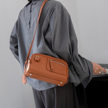 KOUDI īstas ādas Boston soma ar rāvējslēdzēju, iekšējām kabatām telefona un personas apliecībai