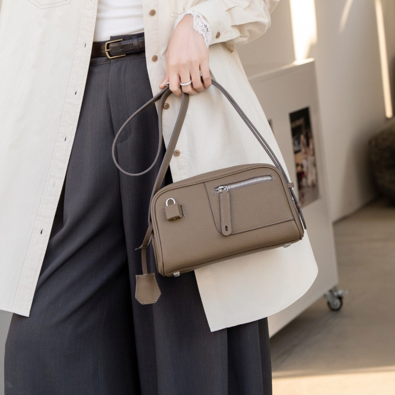 KOUDI īstas ādas Boston soma ar rāvējslēdzēju, iekšējām kabatām telefona un personas apliecībai