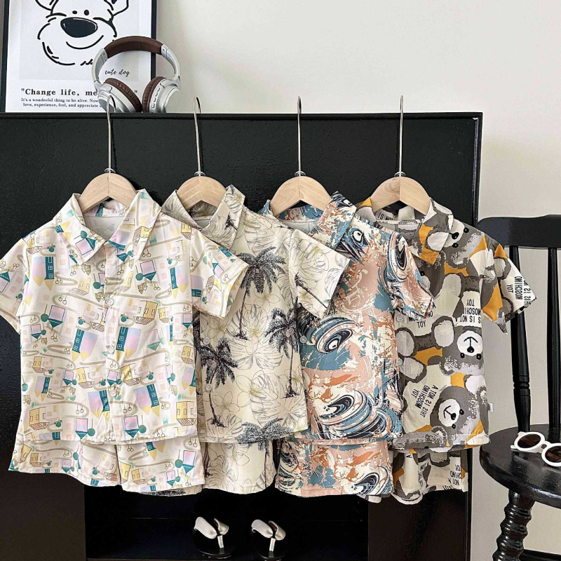 Kunpeng Beile Bērnu īsām piedurknēm krekliņa komplekts ar lakentu apkakli, no mīkstā apstrādes poliestera 95% + elastāna 5%, vecuma grupai 3–8 gadi, raksti: dzīvnieki, svītras, režģis, karikatūras, Pavasaris-Vasaras 2024