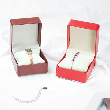 WH24 kellapakk – PU nahk + sametise sisemus; kuumpressimine, hõbedase sissetõmbe ja õmblemine; kinkepakend ja juveelipakend