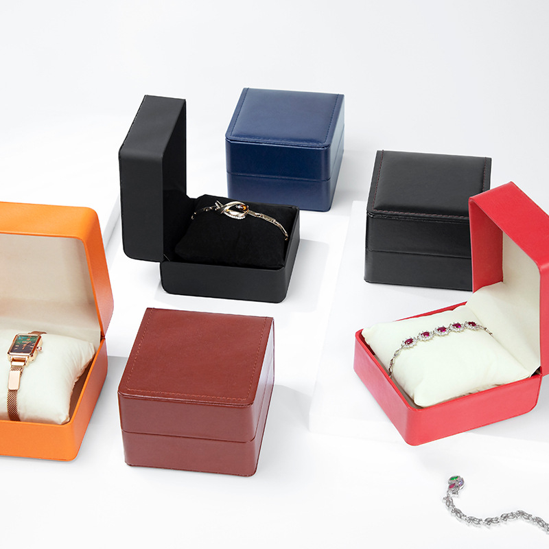 WH24 kellapakk – PU nahk + sametise sisemus; kuumpressimine, hõbedase sissetõmbe ja õmblemine; kinkepakend ja juveelipakend