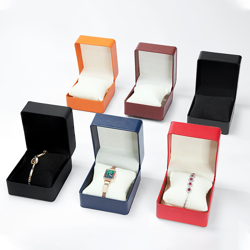 WH24 kellapakk – PU nahk + sametise sisemus; kuumpressimine, hõbedase sissetõmbe ja õmblemine; kinkepakend ja juveelipakend