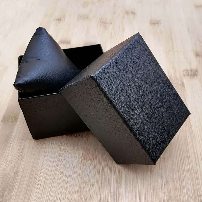 100-kaupa kellakarpide komplekt logotüübi kohandamise võimalusega