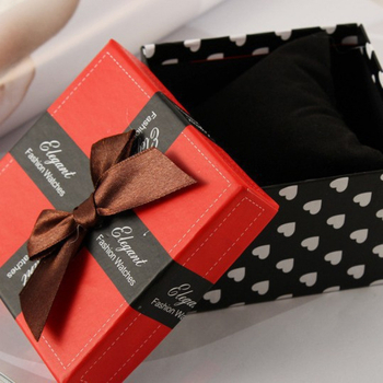 Kella kasti komplekt koos nahast karbiga, originaalkast, kellaregulaator ja kruvikeeraja, kingituseks karp