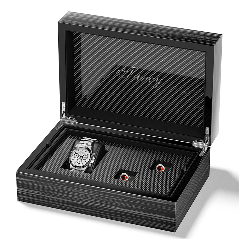 Puidust kellakarp nimepliiaga ja lakitud viimistlusega