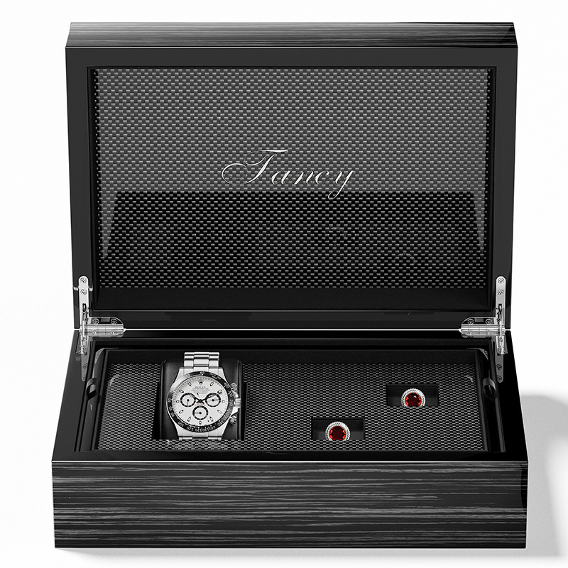 Puidust kellakarp nimepliiaga ja lakitud viimistlusega