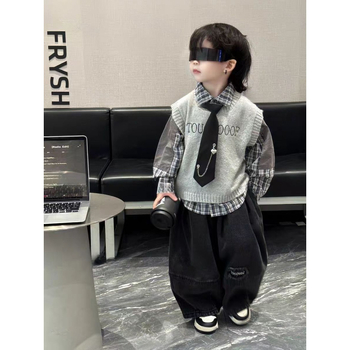 Patchwork krekls, adīta veste un svītru bikses — trīsdaļīgs bērnu uzvalks zēniem, garas piedurknes, rudens stils, Korejas stilā