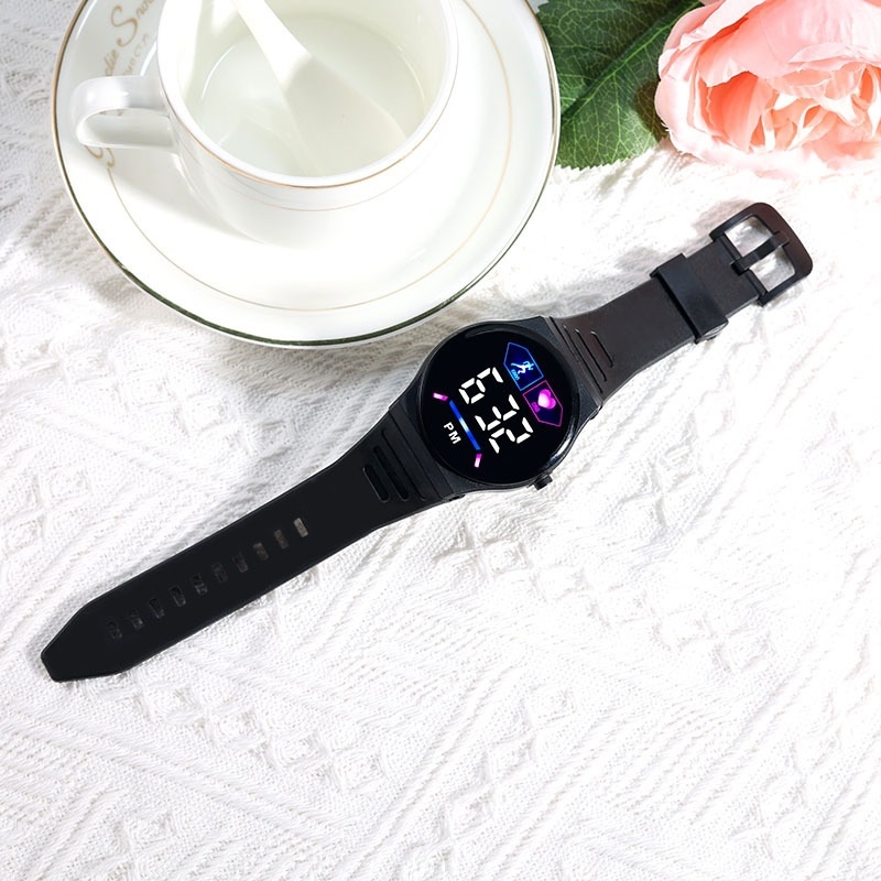 Okrugli studentski elektronički sat - plastično kućište i remen, elektronički pogon, prikaz vremena i datuma