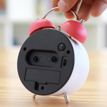 Kell metallkorpuse ja kellamürinaga, ühekülgne, näitajate liikumine, äratus ja öövalgustus, akudega toide