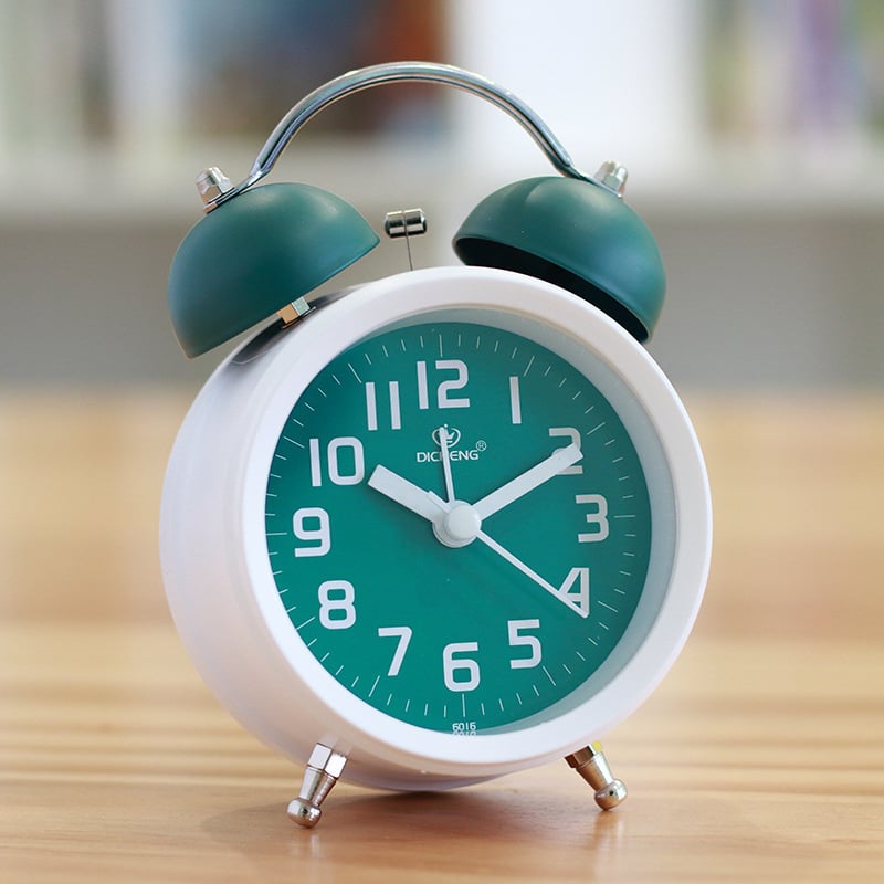 Kell metallkorpuse ja kellamürinaga, ühekülgne, näitajate liikumine, äratus ja öövalgustus, akudega toide