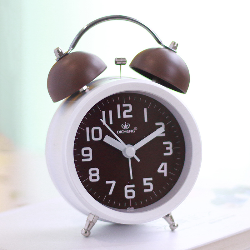 Kell metallkorpuse ja kellamürinaga, ühekülgne, näitajate liikumine, äratus ja öövalgustus, akudega toide