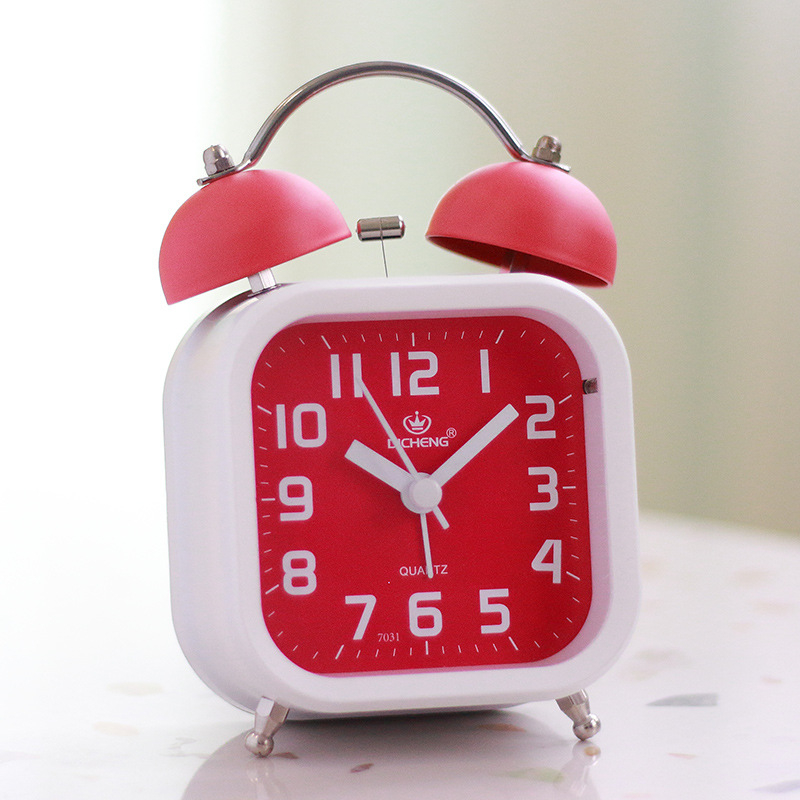 Kell metallkorpuse ja kellamürinaga, ühekülgne, näitajate liikumine, äratus ja öövalgustus, akudega toide