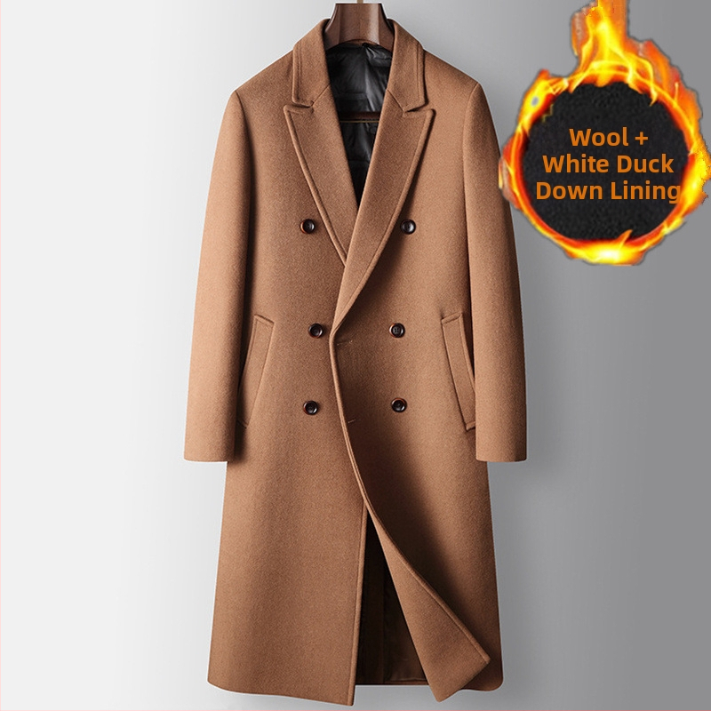 Garš vīriešu vilnas mētelis – dubultā aizdare, noņemama pūkaina oderes, brīvs siluets, žaketes stila apkakle (Blīva vilnas audums; Vilnas pamata audums; Noņemama pūka oderes; Brīvs siluets; Žaketes apkakle)