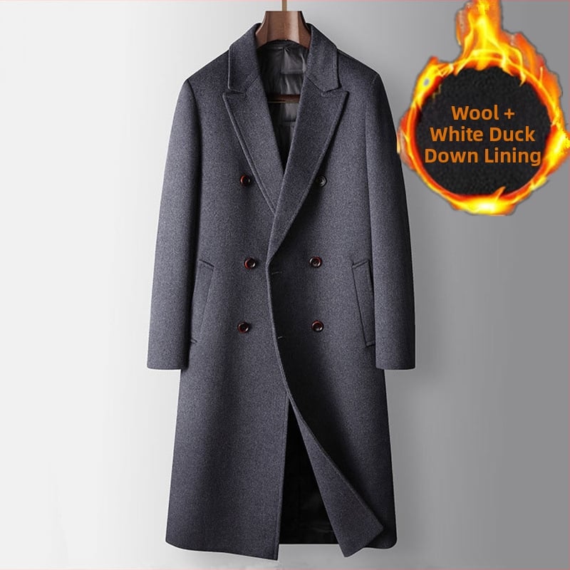 Garš vīriešu vilnas mētelis – dubultā aizdare, noņemama pūkaina oderes, brīvs siluets, žaketes stila apkakle (Blīva vilnas audums; Vilnas pamata audums; Noņemama pūka oderes; Brīvs siluets; Žaketes apkakle)