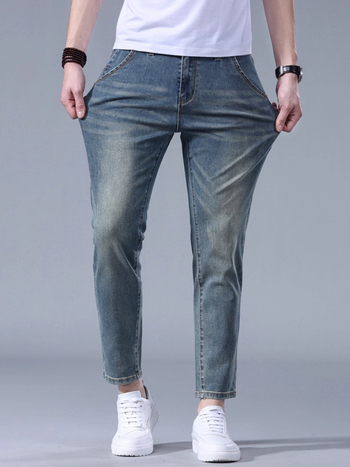 Muške traperice – vintage kroj, uski kroj (tapered), denim s mikroelastičnošću, srednji pojas, zatvarač, pamuk 62,8% / poliestar 35,2% / spandeks 2%