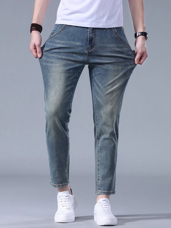 Muške traperice – vintage kroj, uski kroj (tapered), denim s mikroelastičnošću, srednji pojas, zatvarač, pamuk 62,8% / poliestar 35,2% / spandeks 2%