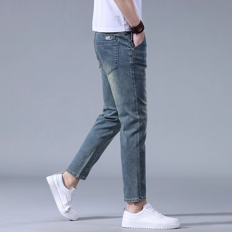 Muške traperice – vintage kroj, uski kroj (tapered), denim s mikroelastičnošću, srednji pojas, zatvarač, pamuk 62,8% / poliestar 35,2% / spandeks 2%