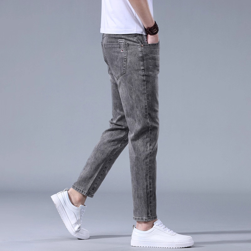 Muške traperice – vintage kroj, uski kroj (tapered), denim s mikroelastičnošću, srednji pojas, zatvarač, pamuk 62,8% / poliestar 35,2% / spandeks 2%