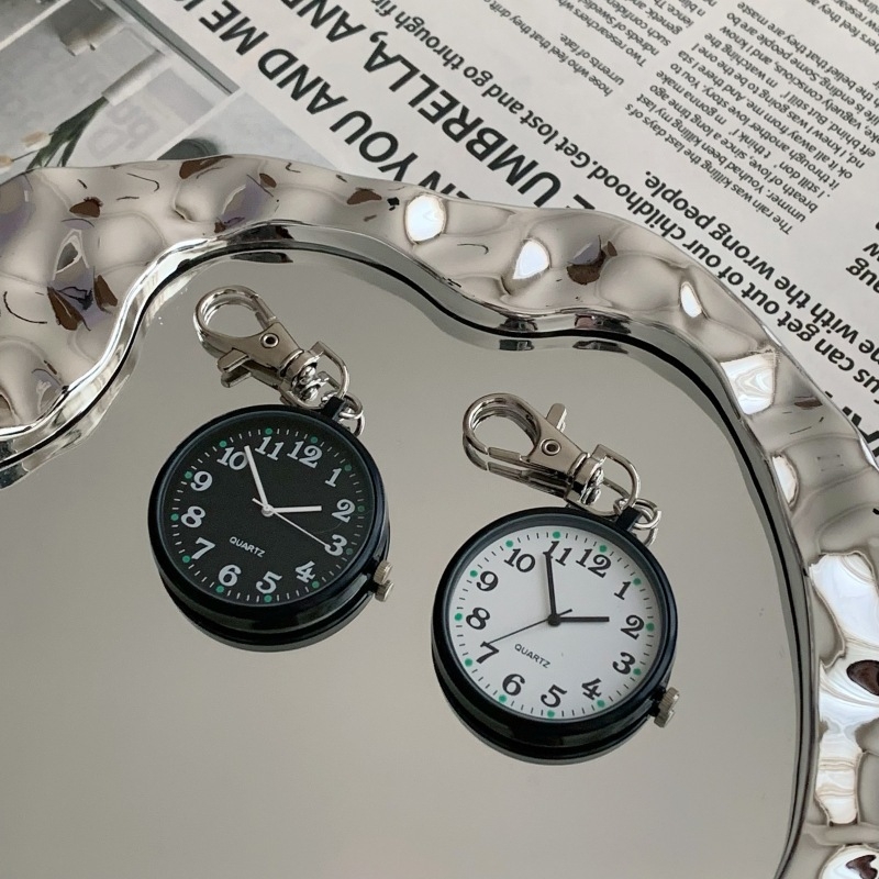 Sat za ispite - Tihi pokazivač, Kvarcni mehanizam, Plastično kućište, Okrugli brojčanik, Remen od legure