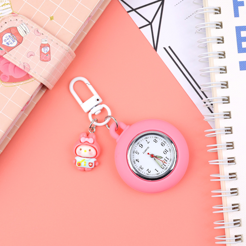 Džepni sat za medicinske sestre – svjetleći u mraku crtani stil, kvarcni mehanizam, okrugli brojčanik