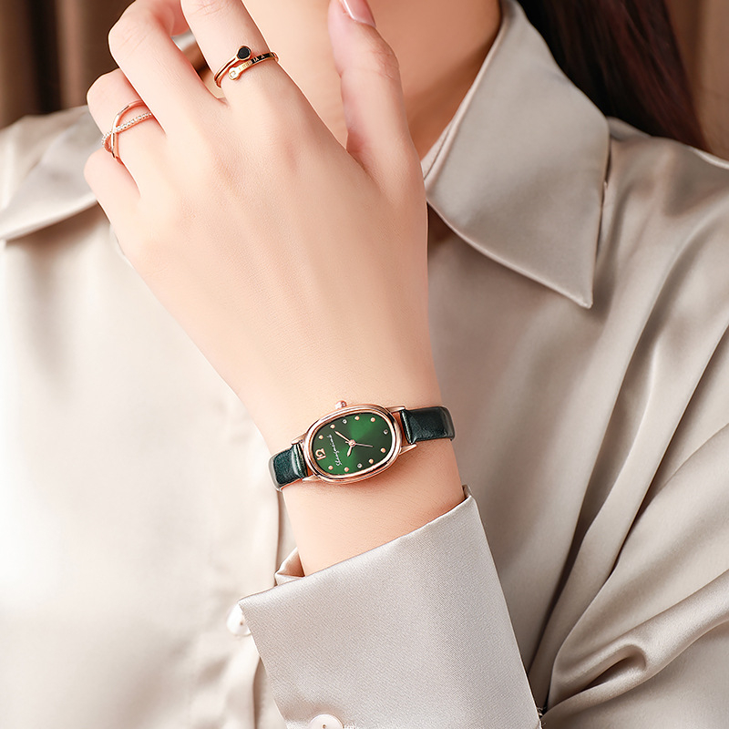 Női diákóra ovális számlappal, kvarc működésű, analóg kijelző, műbőr szíj, ötvözetes tokkal