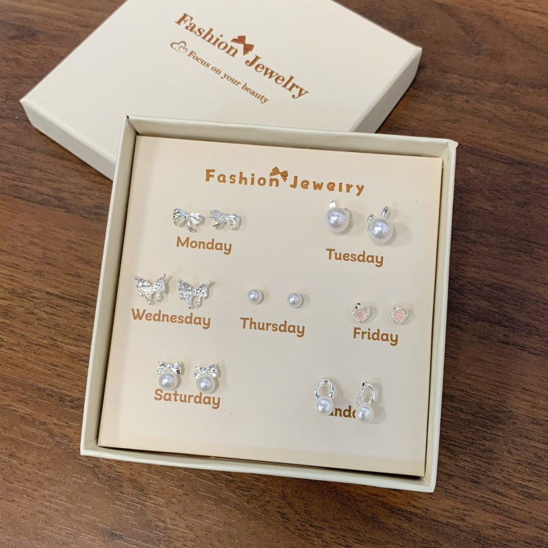 Aino auskari, cinka sakausējums, 925 sudraba stienīši, formas: sirds, zieds, lente, elektroplatēšana