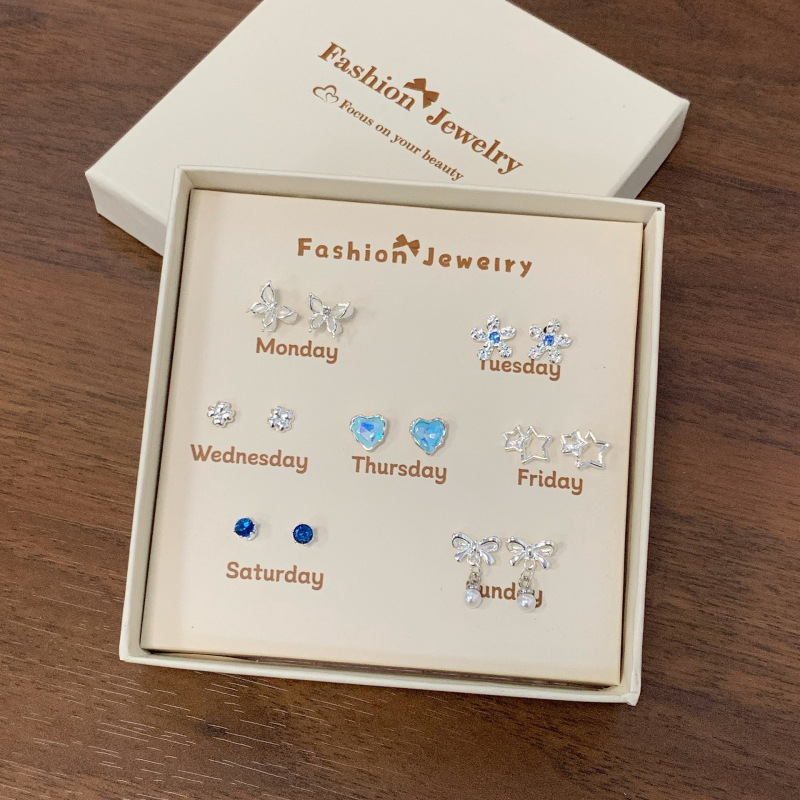 Aino auskari, cinka sakausējums, 925 sudraba stienīši, formas: sirds, zieds, lente, elektroplatēšana