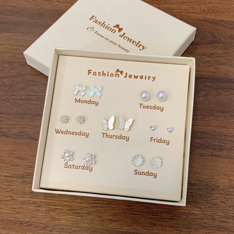 Aino auskari, cinka sakausējums, 925 sudraba stienīši, formas: sirds, zieds, lente, elektroplatēšana