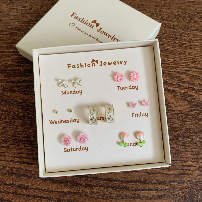 Aino auskari, cinka sakausējums, 925 sudraba stienīši, formas: sirds, zieds, lente, elektroplatēšana