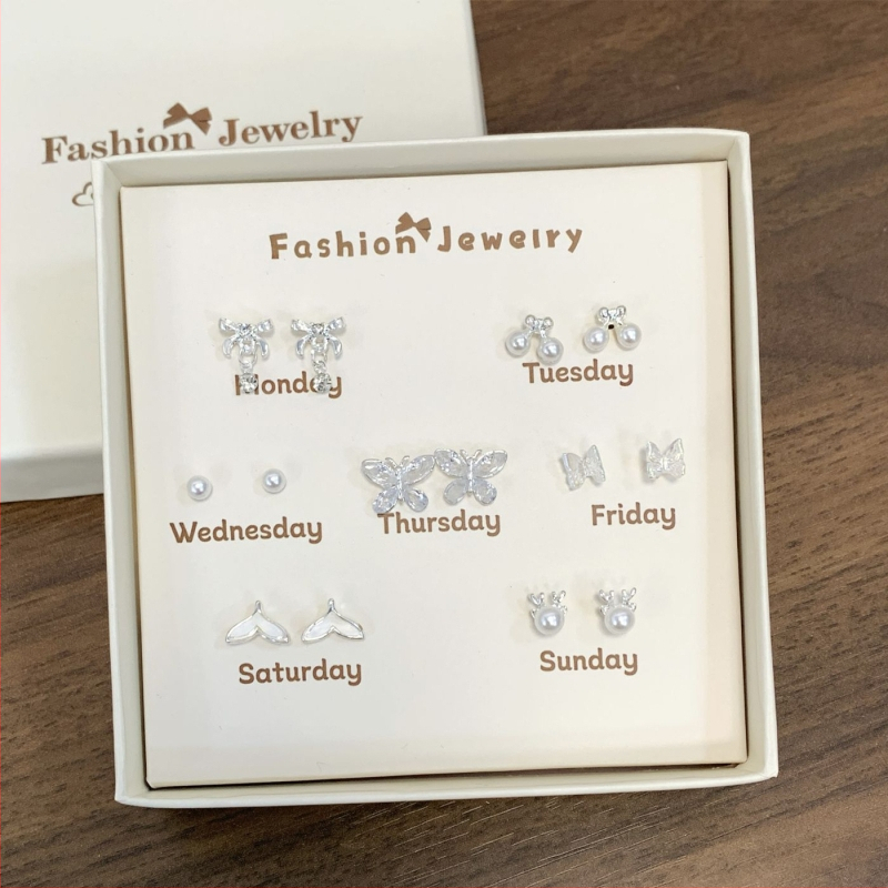 Aino auskari, cinka sakausējums, 925 sudraba stienīši, formas: sirds, zieds, lente, elektroplatēšana