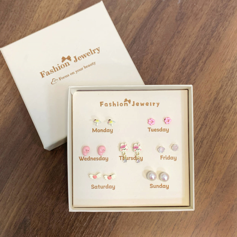 Aino auskari, cinka sakausējums, 925 sudraba stienīši, formas: sirds, zieds, lente, elektroplatēšana