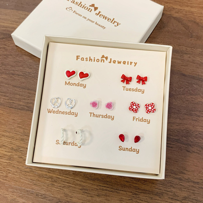 Aino auskari, cinka sakausējums, 925 sudraba stienīši, formas: sirds, zieds, lente, elektroplatēšana