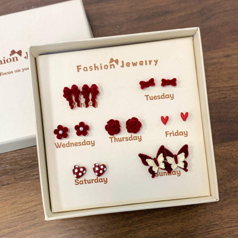 Aino auskari, cinka sakausējums, 925 sudraba stienīši, formas: sirds, zieds, lente, elektroplatēšana