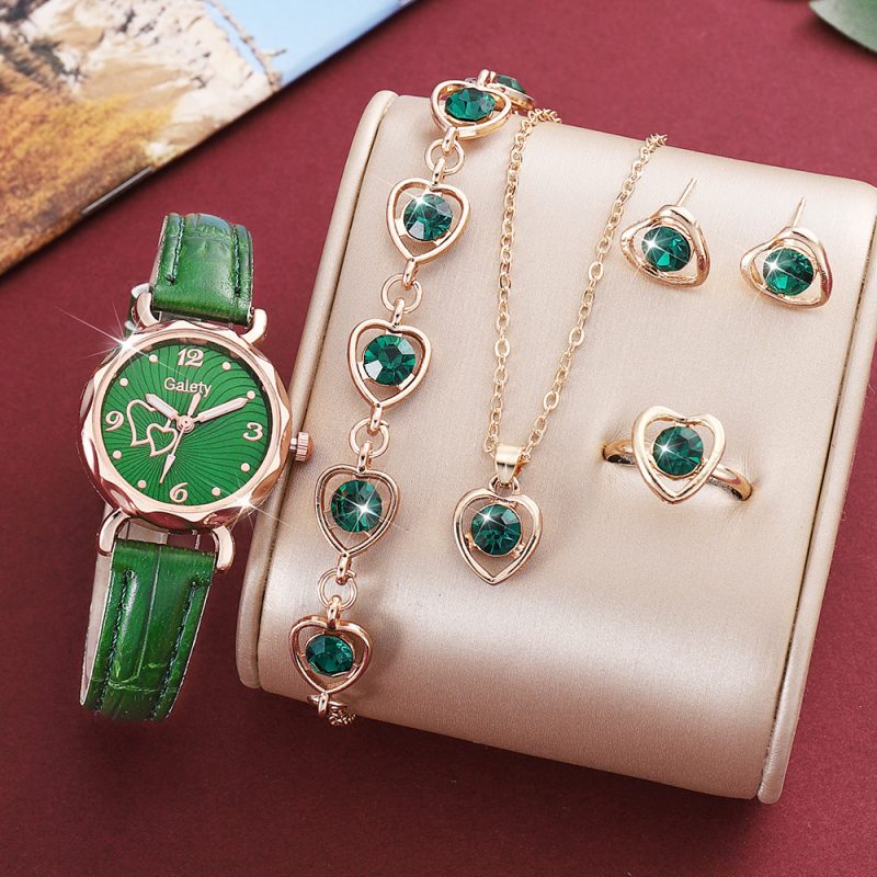 Női kvarc karóra bőrszíjjal és szív alakú számlappal — kör alakú tokkal, csavaros koronával