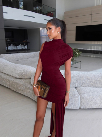 Milk Silk suknelė be rankovių, aukštas liemuo, siauras siluetas klubams, klostuotas, asimetriniai kraštai, patchwork paneliai, pull-over stilius