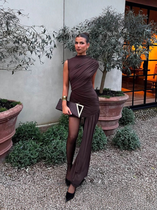 Milk Silk suknelė be rankovių, aukštas liemuo, siauras siluetas klubams, klostuotas, asimetriniai kraštai, patchwork paneliai, pull-over stilius