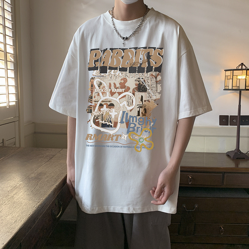 Meeste lühikeste varrukatega T-särk, 100% puuvill, Hongkongi stiil, laia lõige, karikatuurtrükk.