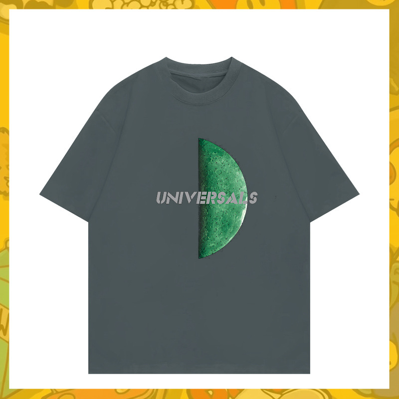 Meeste puuvillane T-särk ümmarguse kaelusega, lahtine lõige, lühikesed varrukad, soojusülekande trükis tähtede ja arvudega.